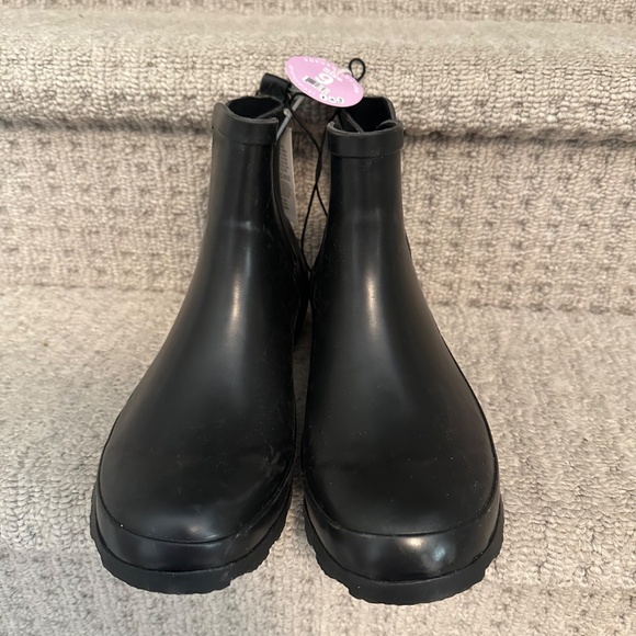 Women’s size 9 low rain boot - Picture 3 of 3